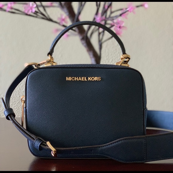 michael kors karla bag